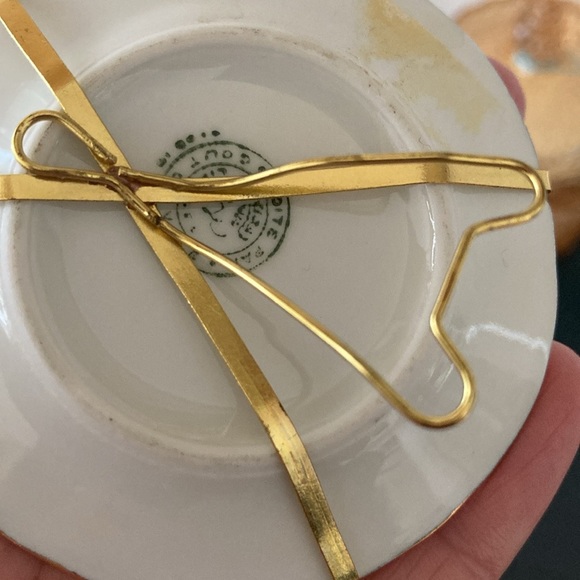 Classic Live Story Miniature on Stand - Picture 7 of 8